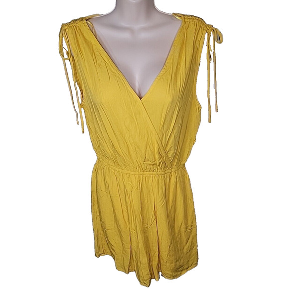 ONE CLOTHING LA Yellow Draw String Shoulder V-Neck Wrap Romper Size L - Picture 10 of 10